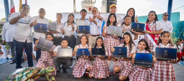 MinTIC entregó cerca de 1.000 computadores a estudiantes en Atlántico