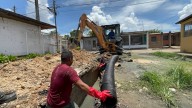 Sustituyen colector de aguas servidas en la urbanización Godofredo González