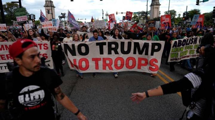 Activistas dicen que aumentó la aplicación de leyes de inmigración mientras Chicago espera la intervención federal prometida