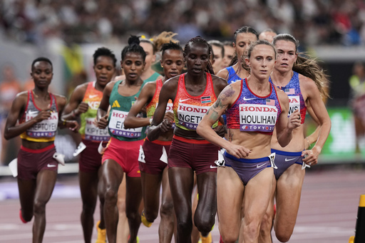 Shelby Houlihan finishes fourth in return to big