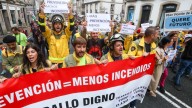 Protesta multitudinaria contra la política forestal de la Xunta tras los incendios