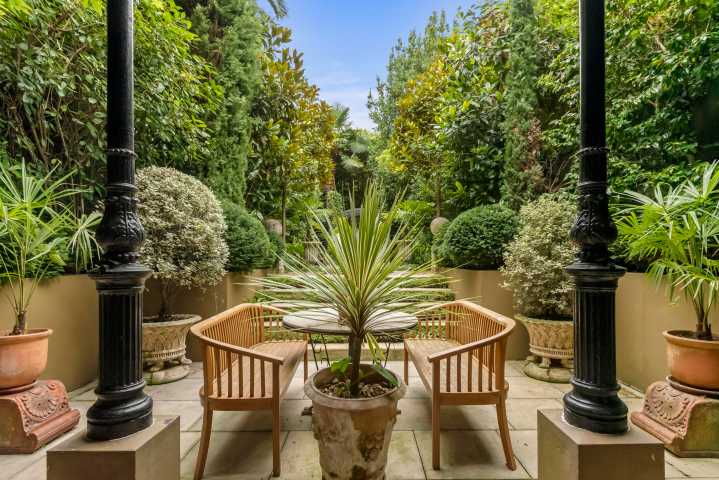 A spectacular green oasis that offers a slice of country life in the very heart of one of the busiest places in London