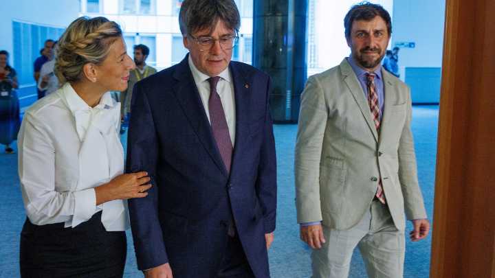 Junts desmiente a Yolanda Díaz y niega contacto directo con Puigdemont para negociar la reducción de la jornada laboral