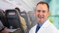 ¿Quién es Pablo Orozco? El médico mexicano que salvó a una pasajera de ahogarse durante un vuelo