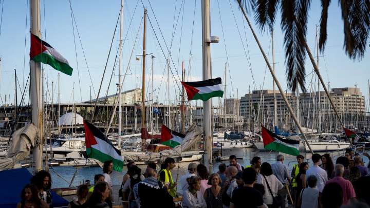 Israel advierte que tratará como "terroristas" a los activistas de la flotilla, obligada a regresar a Barcelona por el mal tiempo