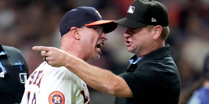 Astros lose to Mariners, drop back in Wild Card race