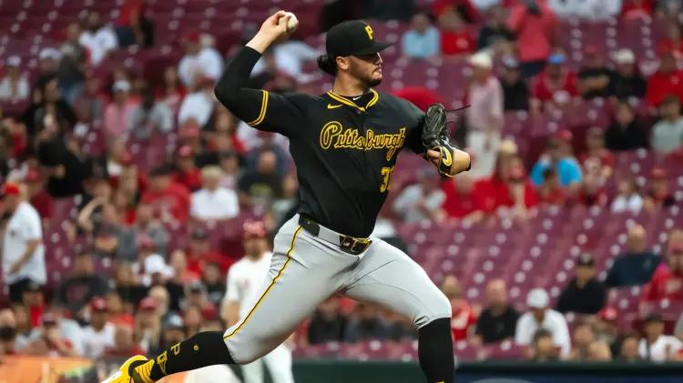 Piratas vencen a Rojos en emocionante extrainnings con heroico doble de Horwitz