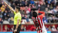 «Los árbitros son muy malos; a Nacho sí le expulsarían por lesionar a Yeremay», la crítica de Uribe, que pide fichar un '9' en el Sporting