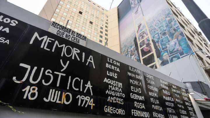 La Cámara Federal confirmó el juicio en ausencia contra los acusados del atentado a la AMIA