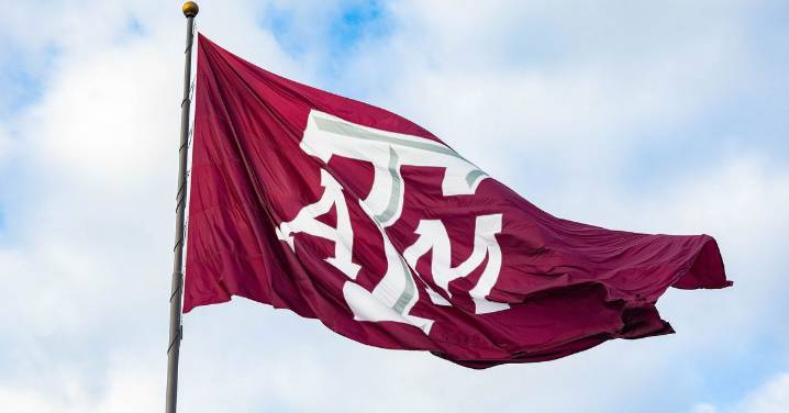 Prayers Pour in After Texas A&M Football Player Carted Off in Scary Scene Silence fell at Kyle Field before one powerful gesture shifted everything in Texas A&M’s clash with Notre Dame. Khosalu Puro 6