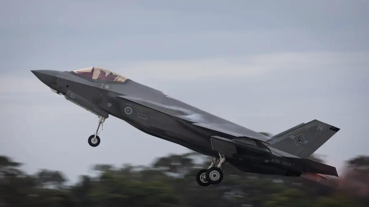 Velocidad, sigilo y letalidad: así son los F-35 que Estados Unidos desplegará a una base aérea en Puerto Rico en medio de la tensión con Venezuela