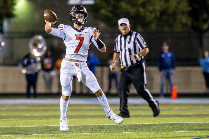 Flint-area Football Power Rankings: Six undefeated teams remain, Wolves join the pack