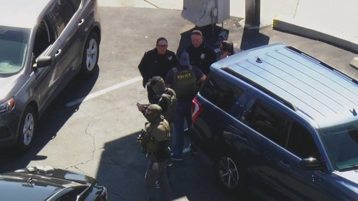 LAPD officers seen alongside apparent federal agents in Van Nuys