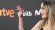 Angelina Jolie, tan difícil de ver, se abre en canal en «Coutures»