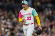 Deadspin | Padres hope to head into postseason on high note vs. Diamondbacks