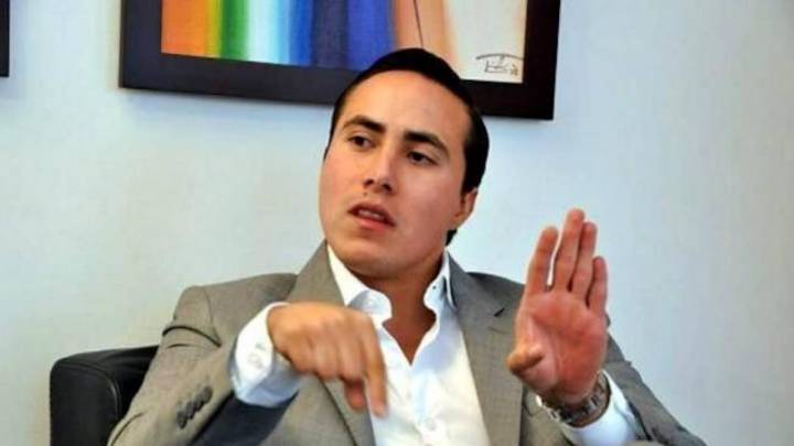 El exsenador Richard Aguilar prepara su regreso a la política y lanzará un libro