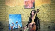 La zaragozana Pilar Almalé descubre su faceta de pintora