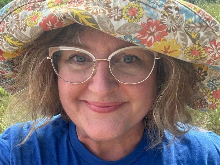 She felt abandoned — until a teacher's hug reminded her she wasn't alone