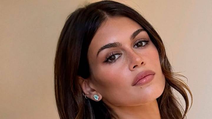 Kaia Gerber con los labios de los años 90 en el Festival de Venecia 2025