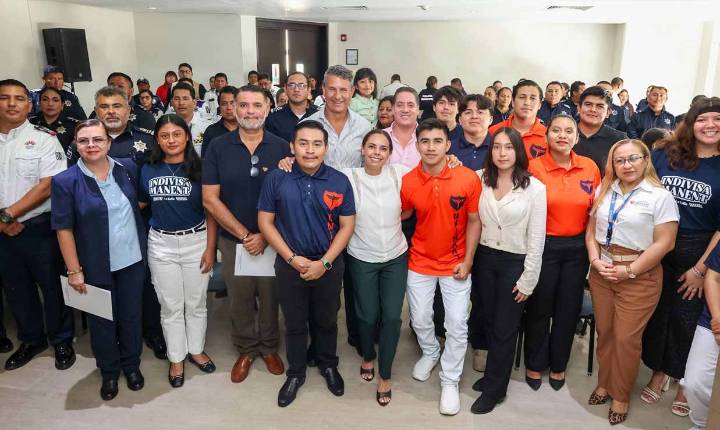 Otorgan gobierno de BJ y sector empresarial mas becas educativas para hijos de policías y bomberos