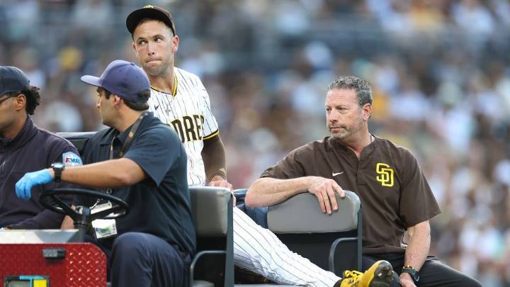 Padres' Jason Adam carted off with ruptured quad tendon