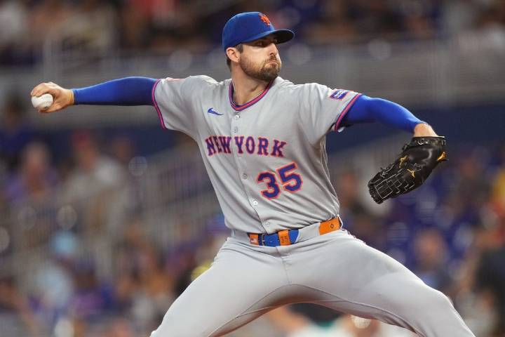 Deadspin | Mets blank Marlins to remain in NL wild card race