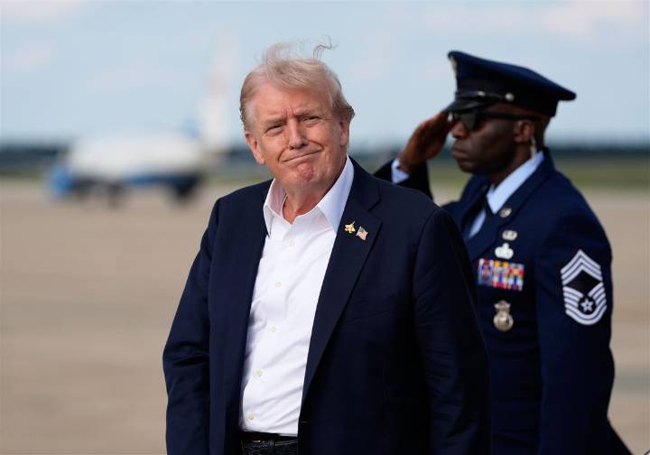 Trump asks Supreme Court to uphold restrictions he wants to impose on birthright citizenship