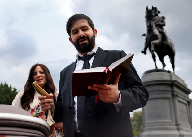 Jewish Bostonians herald Rosh Hashanah in Public Garden
