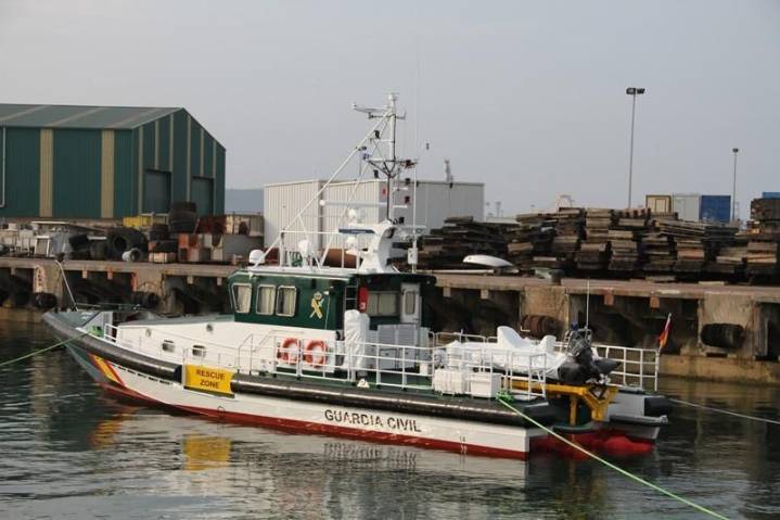 Muere el tripulante de una narcolancha tras una colisión con una patrullera de la Guardia Civil en Algeciras