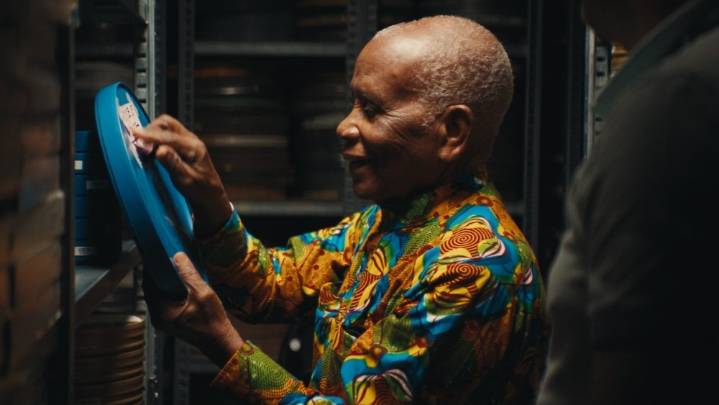 'The Eyes of Ghana' Review: The Story of Ghanian Filmmaker Chris Hesse