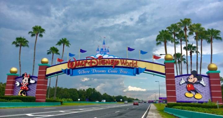 Scuba bandit robs Disney Springs restaurant, swims off into the night