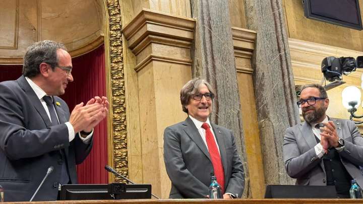El Parlament aplaude el regreso de David Pérez, que defiende que la sanidad pública es un "tesoro"