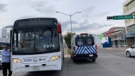Choca unidad del Bowí con camión de gas en la avenida Universidad
