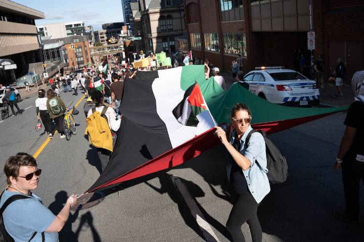 Protests outside, silence inside as Canada faces Israel during Davis Cup tennis tie