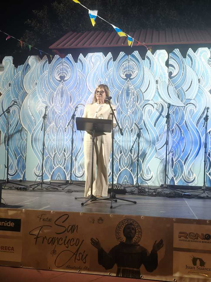 El pregón de la concejala Inmaculada Medina da inicio a las fiestas del barrio de Almatriche Alto