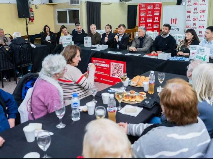 Un municipio de GBA entrega a jubilados una tarjeta para comprar con hasta 30% de descuento