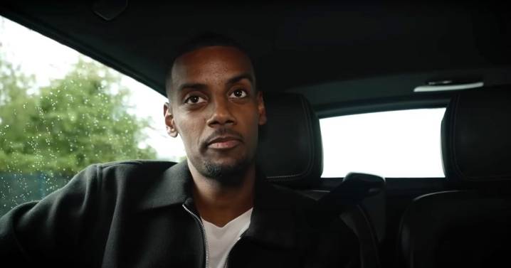 Alexander Isak receives two-word greeting from Liverpool team