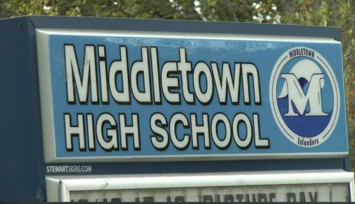 Middletown officials discuss possibly merging school system with Newport