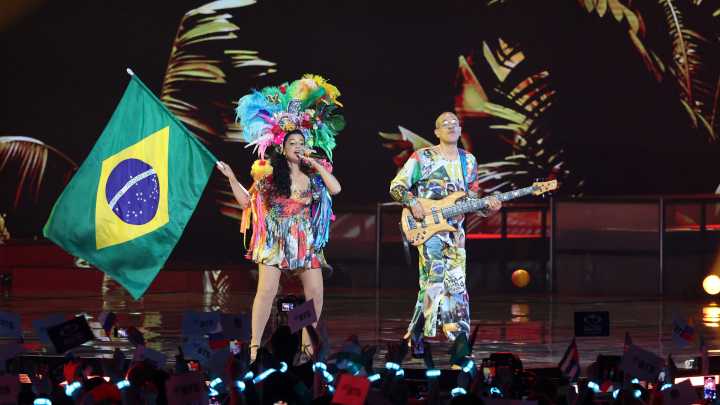 Barred from Eurovision, Russia holds its own rival song contest