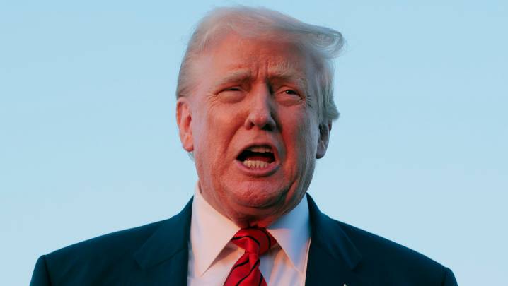 Trump Can't Hide How Deeply His Increasing Bald Spots Hurt His Self