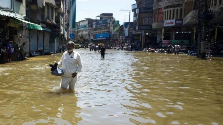 Ascienden a 905 los fallecidos por las inundaciones en Pakistán
