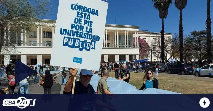 Córdoba, contra el veto: banderazo frente al Pabellón Argentina