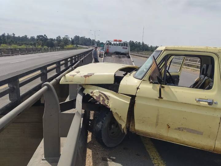 El mal estado de la calzada del puente sobre el Arroyo Yuquerí causó un herido al descontrolarse la camioneta en la que viajaba.