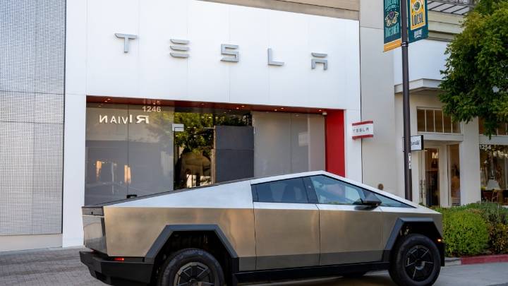 The cheapest Cybertruck model has disappeared from Tesla's website