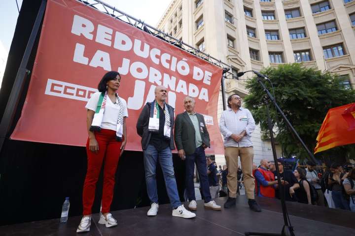 Los sindicatos convocan una manifestación a las puertas del Congreso en apoyo a la reducción de jornada