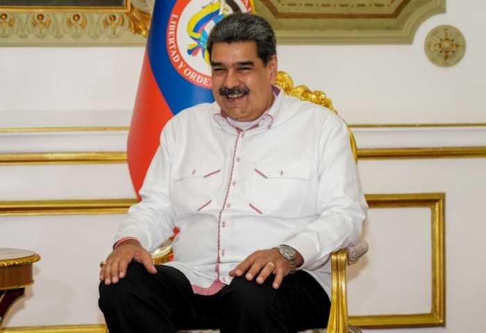 Maduro vuelve a adelantar la navidad en Venezuela para fomentar la economía