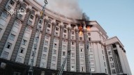 Rusia lanza más de 800 drones y misiles en el mayor ataque aéreo a Ucrania y destruye parte de la sede del gobierno en Kiev
