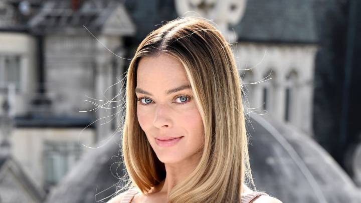 Margot Robbie Goes Bra First in Vintage Mugler