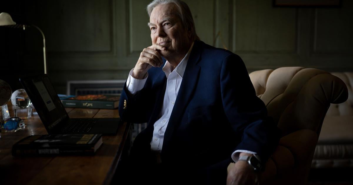 Bill Kurtis writes of the adventures of his ‘Whirlwind’ life as a TV news anchorman