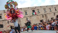 Celebran a los toritos de petate de Morelia con desfile y festival